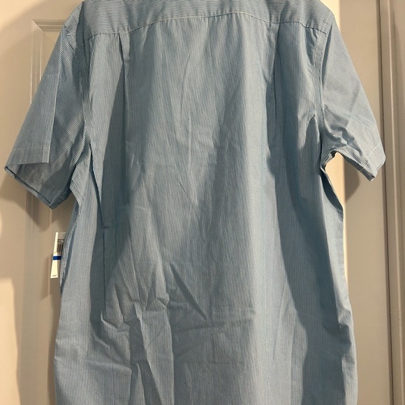 IZOD Men's Blue Short Sleeve Shirt-XL - Picture 2 of 3